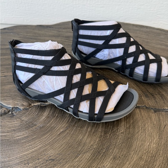 BareTraps Black Strappy Women's Sandals 11M - Picture 1 of 9